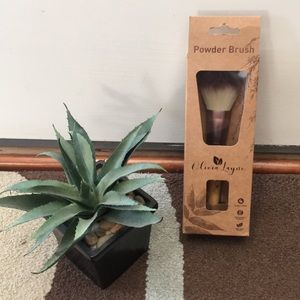 Olivia Lane powder brush